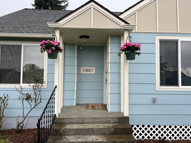 Building Photo - 2 Bed, 1 Bath Newly Renovated Rental