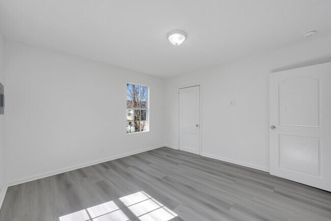 Building Photo - 214 N Hagerman St