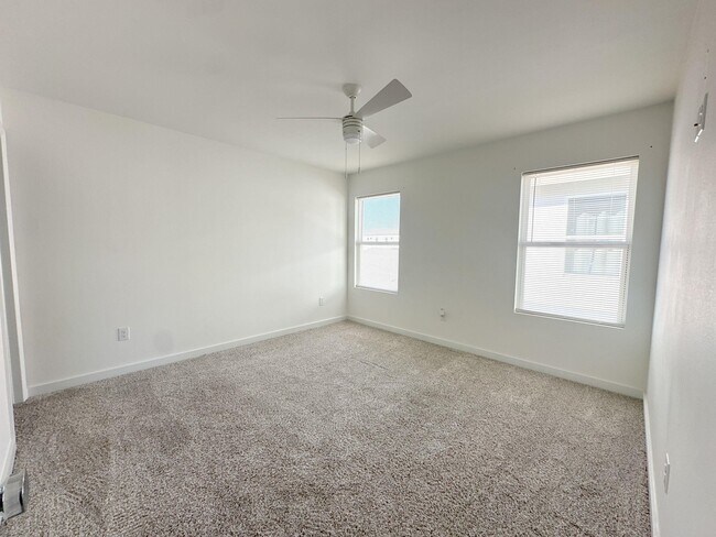 Building Photo - 424 Deer Path Lp