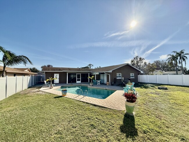 Building Photo - 13151 84th Terrace N