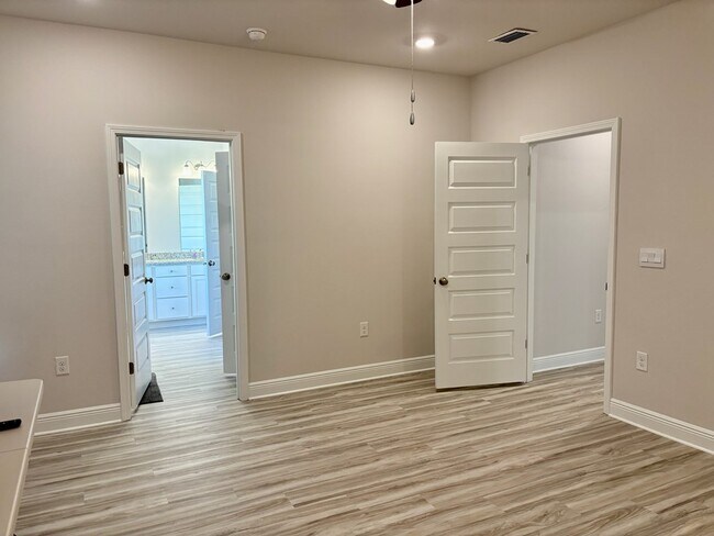 Building Photo - 492 Vermilion Cir