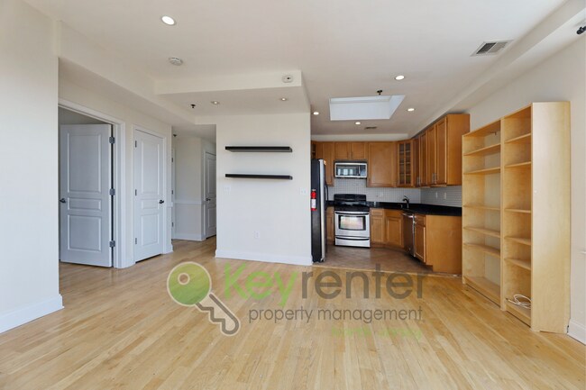 Primary Photo - Top-Floor 2BR/2BA Condo with NYC Views + P...