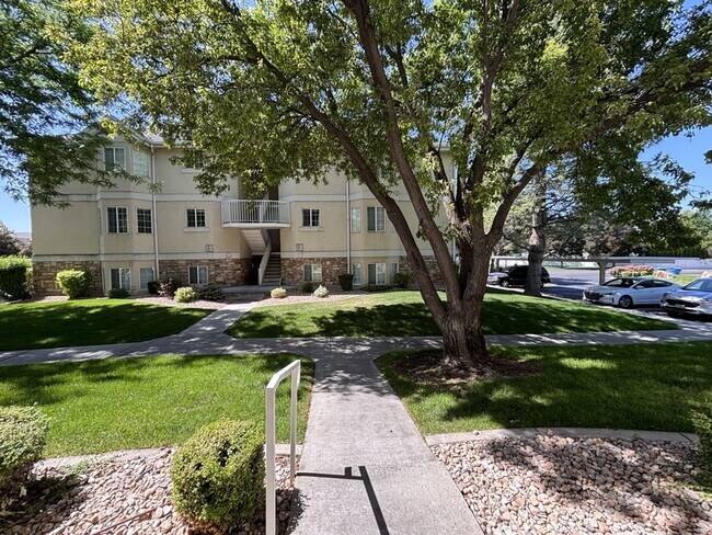 Building Photo - 1311-1200 1200 W