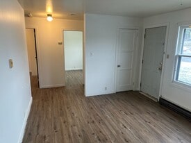 Building Photo - 222 Trisha Ln