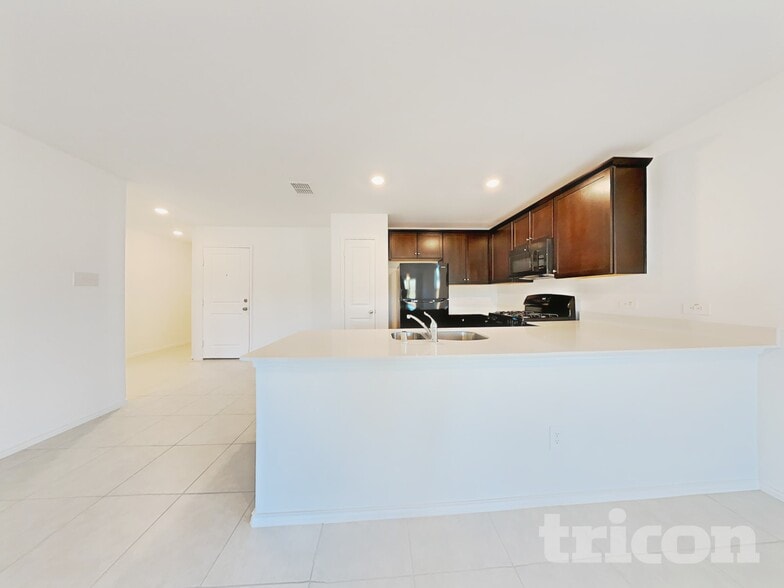 Building Photo - 2506 Perennial St