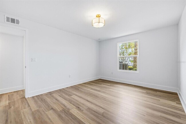 Building Photo - 554 Plaza Seville Ct
