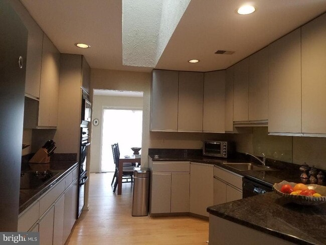 Building Photo - 8002 Grand Teton Dr