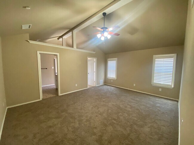 Building Photo - 4 Bedroom in South Lubbock
