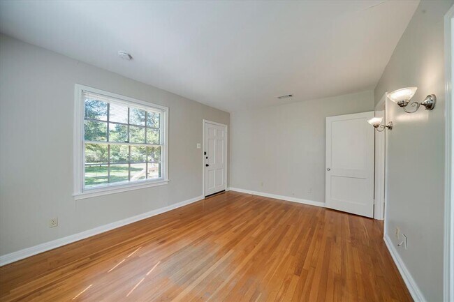 Building Photo - 1732 Watterson Rd