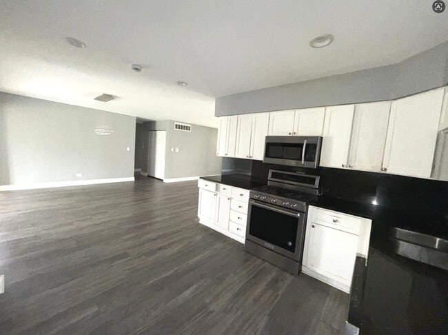 Building Photo - 595 Aberdeen St