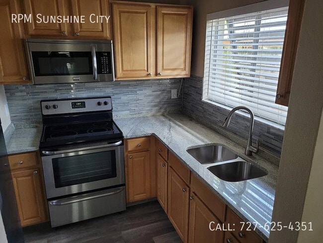 Building Photo - 1628 Pine St