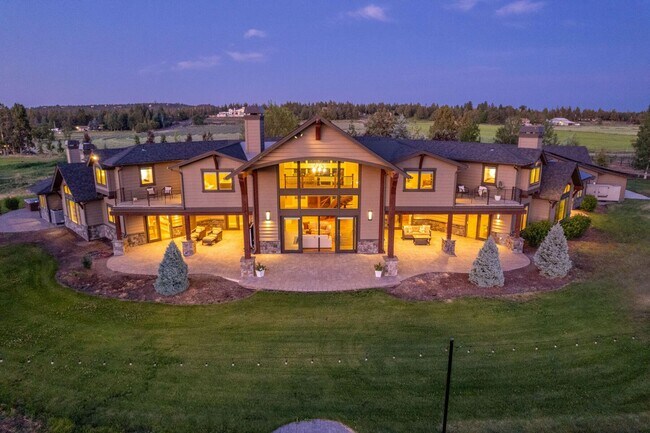 Building Photo - Stunning Tumalo Estate-6 Bed - 7.5 Bath ov...
