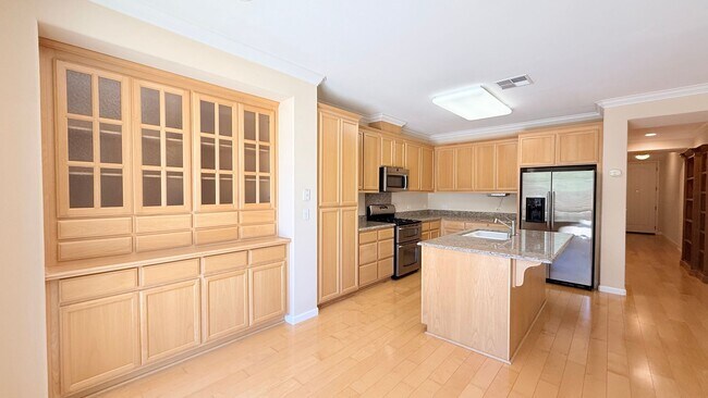 Building Photo - 304 Karelian St