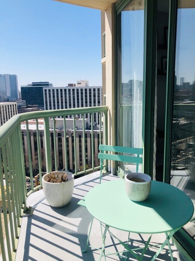 Building Photo - 111 W Maple St