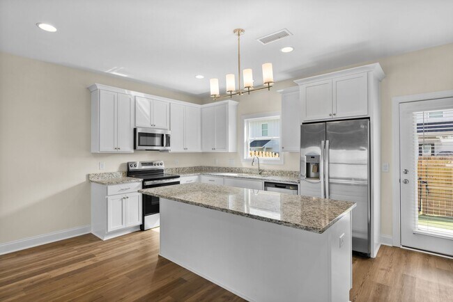 Building Photo - 3260 Academy Dr