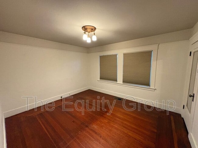 Building Photo - 820 S Court St