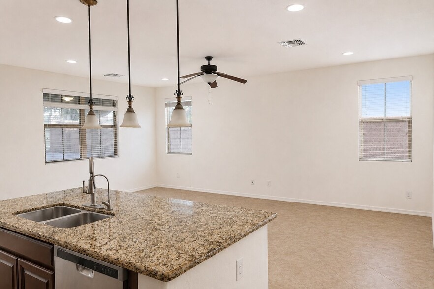 Building Photo - 1131 E Binner Dr