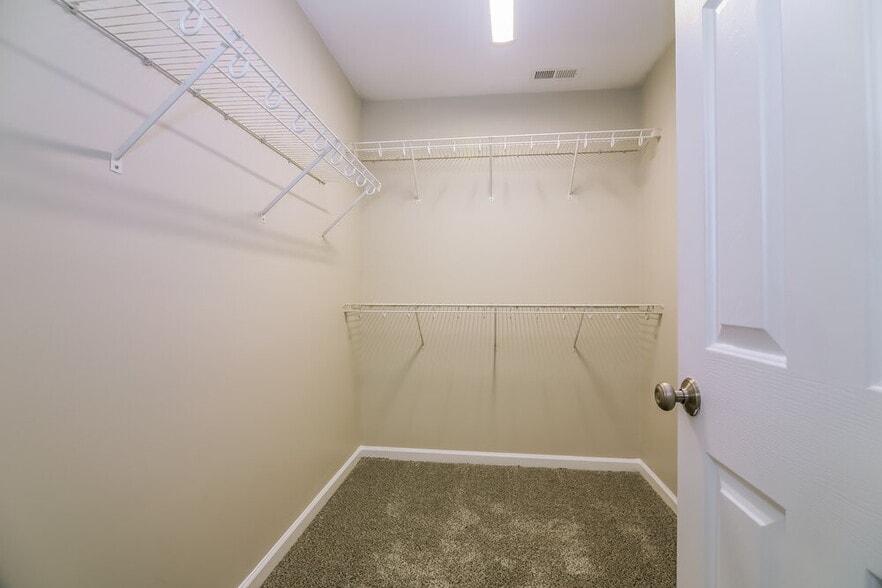 Building Photo - 1250 Braemar Highland Dr