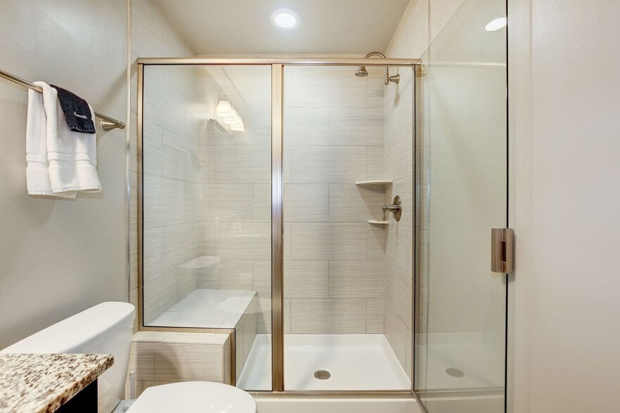 Building Photo - 10 Light St