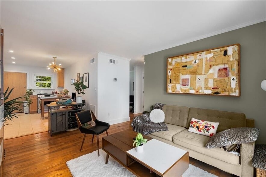 Building Photo - 866 Briarcliff Rd NE