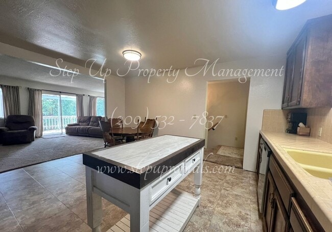 Building Photo - Spacious 5-Bedroom Retreat with Private Lake Access in Twain Harte!