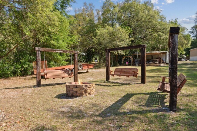 Building Photo - 6830 Deer Springs Rd