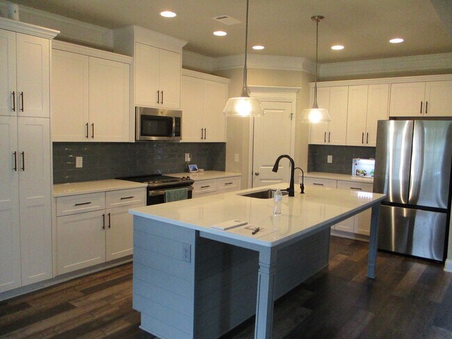 Building Photo - Beautiful Columbia County Home