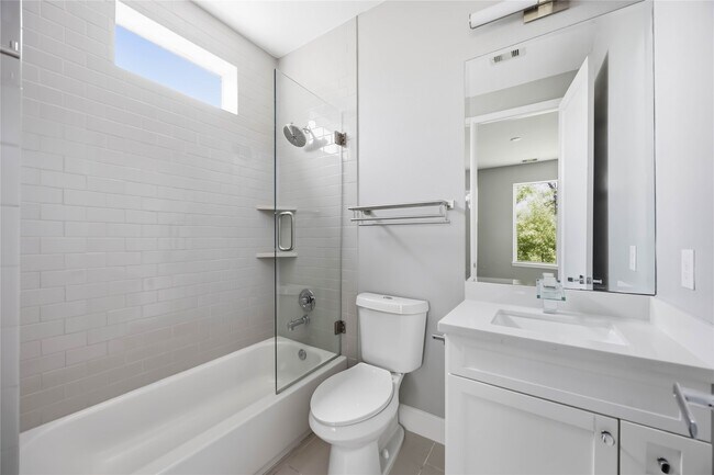 Building Photo - 708 Schwartz St