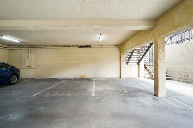 Building Photo - 4055 Rosecrans Ave