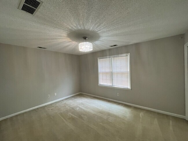 Building Photo - Beautiful Large Home