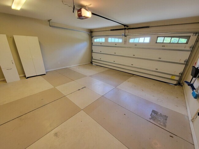 Building Photo - 3 Bed, 2 bath Home Available in Anderson