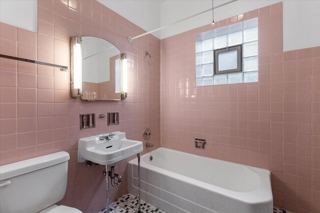Building Photo - 928 W 32nd St