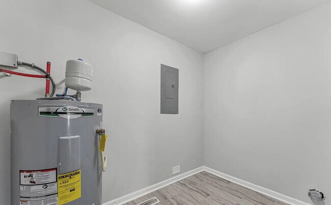 Building Photo - Coming soon, Available 4/1/26. Section 8 Welcome!!! "Ranch style 3-Bed, 2-Bath Gem with 1,344 Sq ...