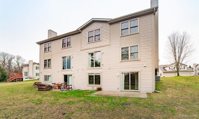 Building Photo - 324 Stratford Ln