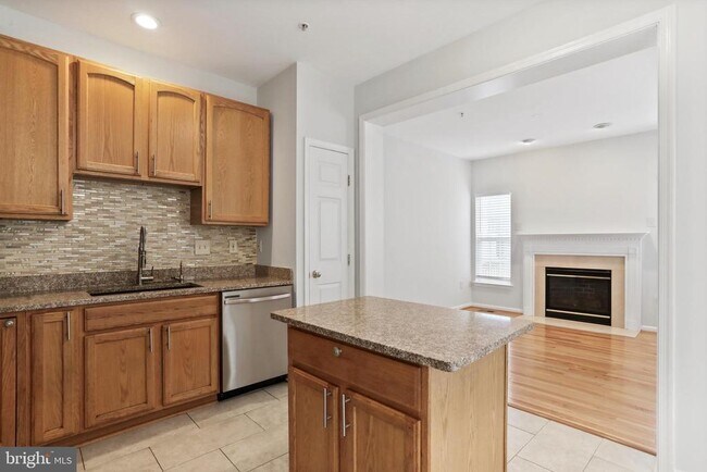 Building Photo - 6140 Newport Terrace