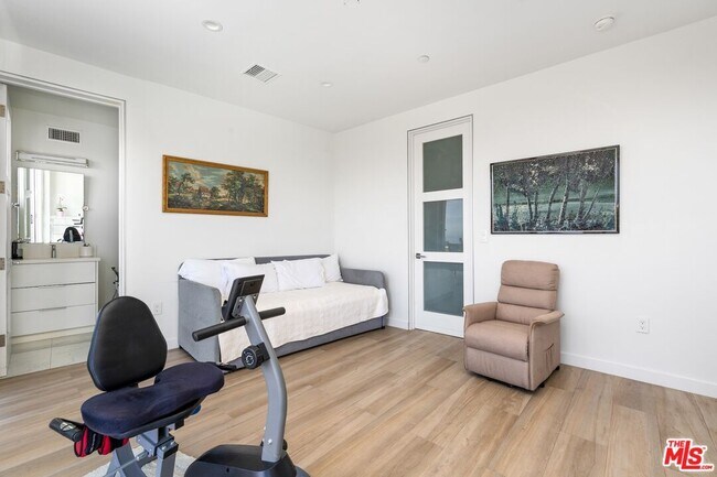 Building Photo - 28405 Via Acero