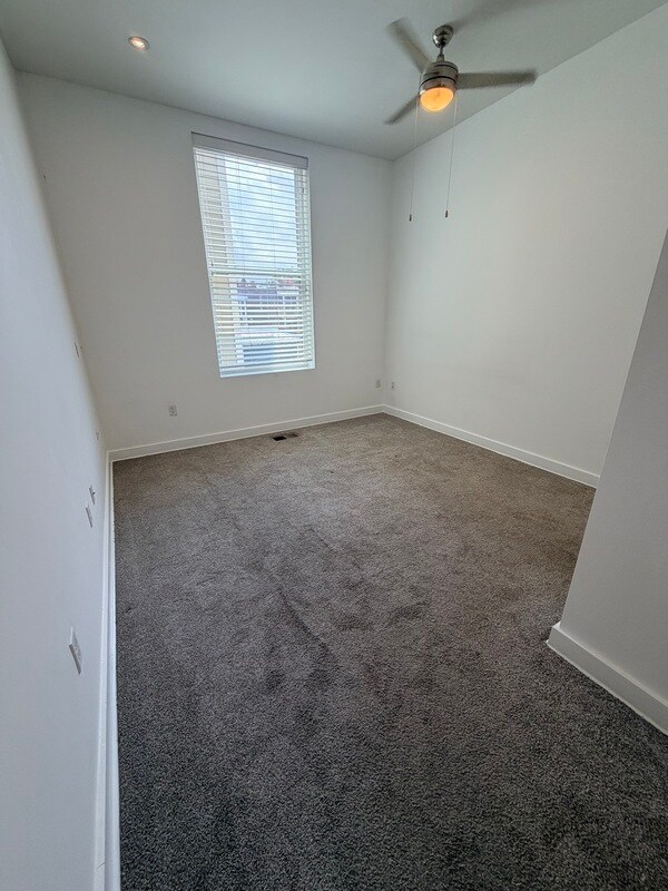 Building Photo - 327 N 24th St