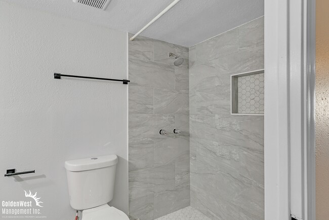 Building Photo - Updated and Spacious 2Bdm 2Ba Home in Prime North Phoenix Location!