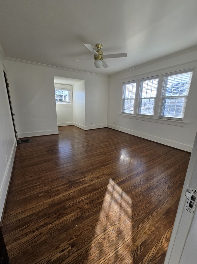 Building Photo - 1514 Sweetbriar Ave