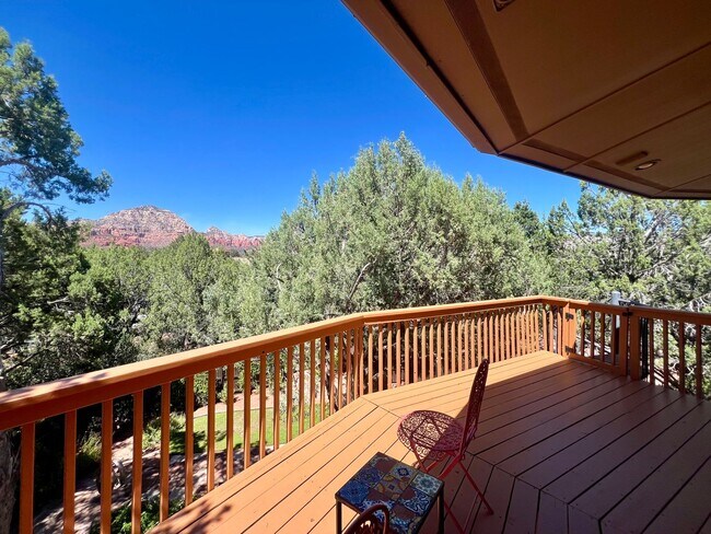 Building Photo - 335 Foothills S Dr