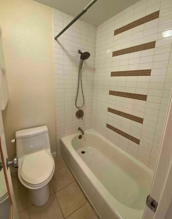 Building Photo - $2,900 - 2 Bedroom, 2 Bathroom Condo in the Heart of UTC La Jolla
