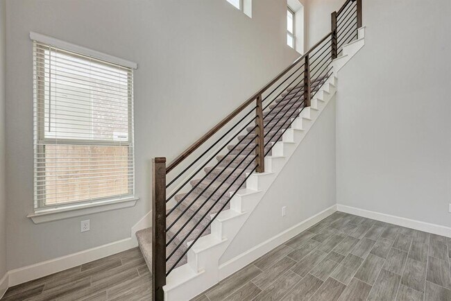 Building Photo - 12811 Stanford Dr