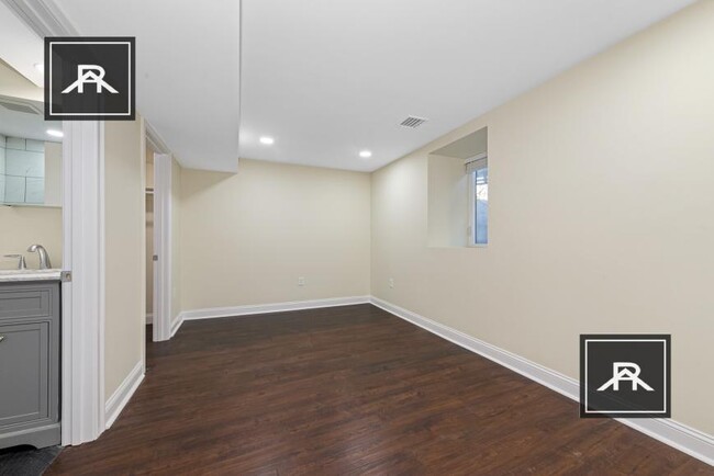 Building Photo - 7 bedroom in Medford MA 02155