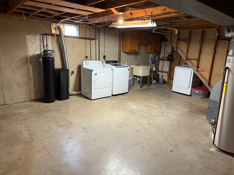 Building Photo - 2225 Yount St