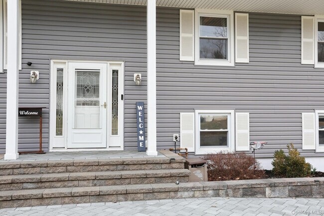 Building Photo - 6 Hemlock Ln