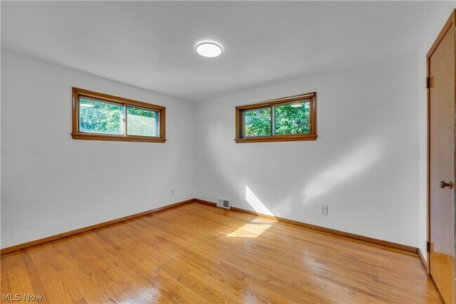 Building Photo - 77 Solon Rd
