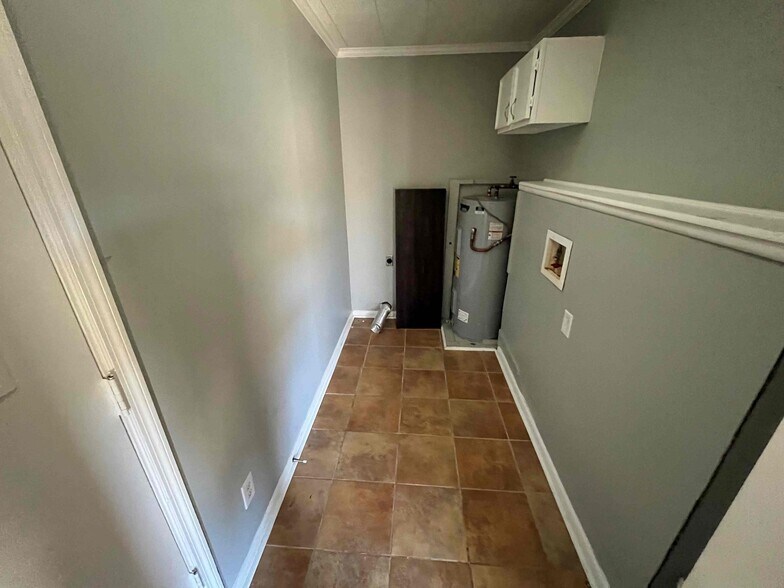 Building Photo - 3005 Sumac Rd SW