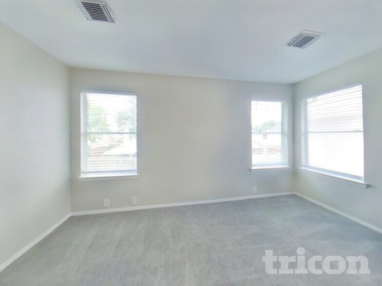 Building Photo - 18810 Woodbreeze Dr