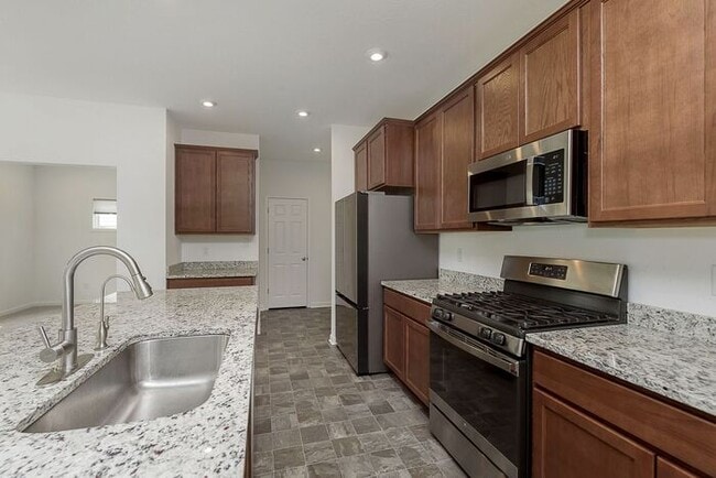 Building Photo - Awesome 5 Bedroom In Great McCordsville Lo...