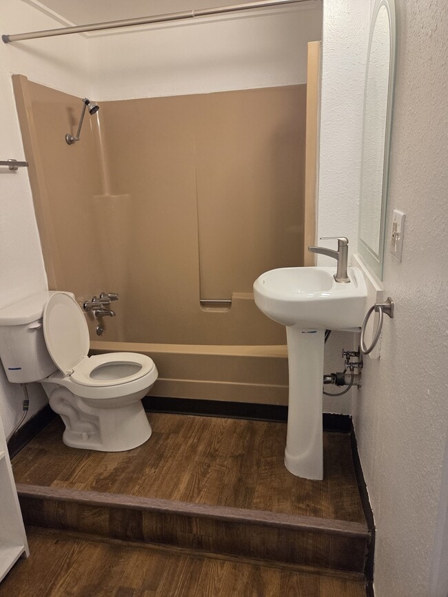 Building Photo - 224 Eureka Ave